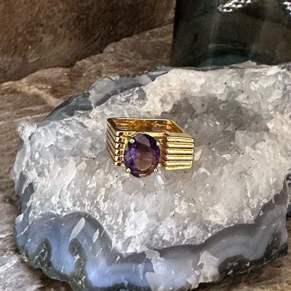 Gold Retro Amethyst Band Ring - Picture 2 of 13